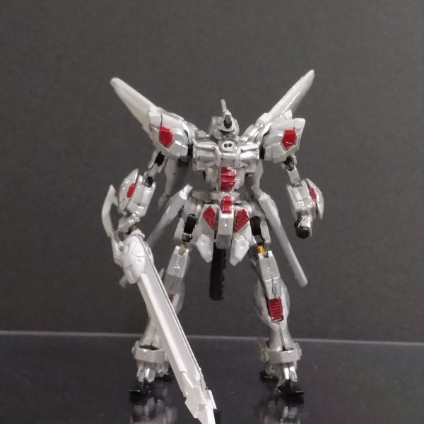 ボディ色だいたい塗装終わりました。まだ色味も落ち着いてないけど、このあとに重ね塗りつや消しスミ入れデカールワークその後にお待ちかねのエフェクト作成作業！取り付け。で、出来上がりかな？ しかし、我ながら素体かっこよくなったと思うんですがどうでしょうか。（2枚目）