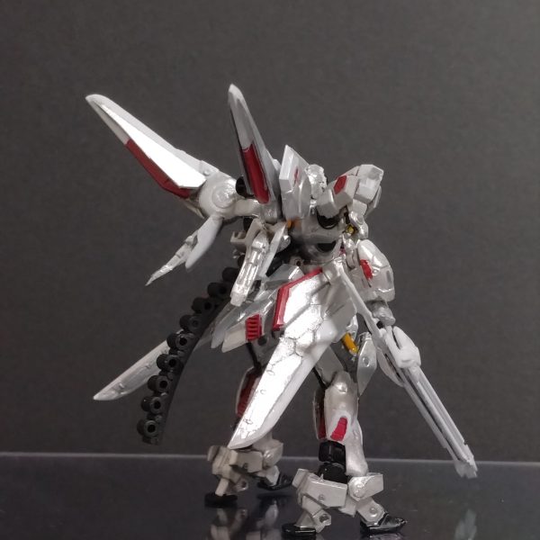 ボディ色だいたい塗装終わりました。まだ色味も落ち着いてないけど、このあとに重ね塗りつや消しスミ入れデカールワークその後にお待ちかねのエフェクト作成作業！取り付け。で、出来上がりかな？ しかし、我ながら素体かっこよくなったと思うんですがどうでしょうか。（4枚目）