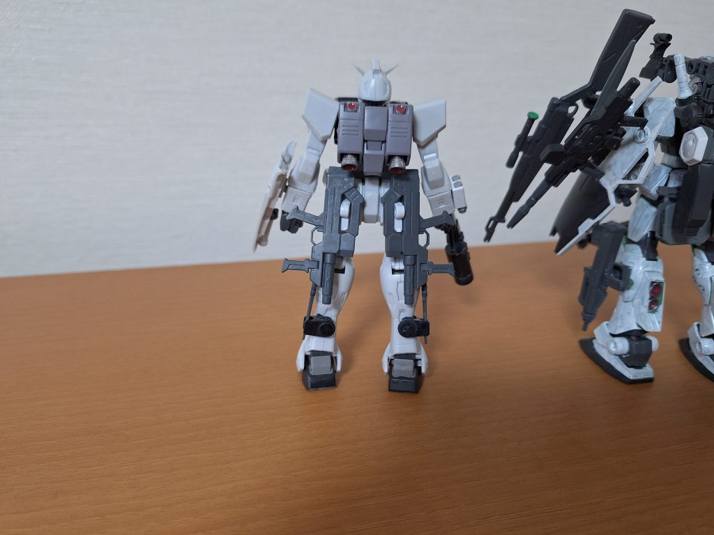 ビームマシンガン２丁は腰部にマウントさせてあります。