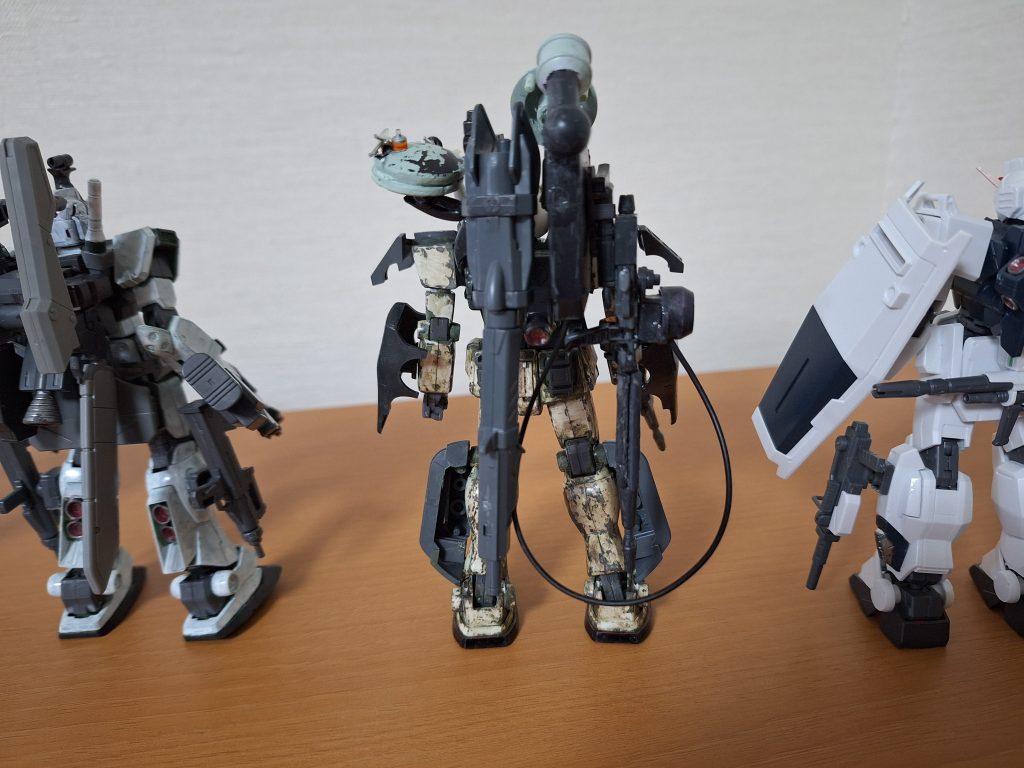 先の投稿時のものに対してスリッパを黒くしたのみです。