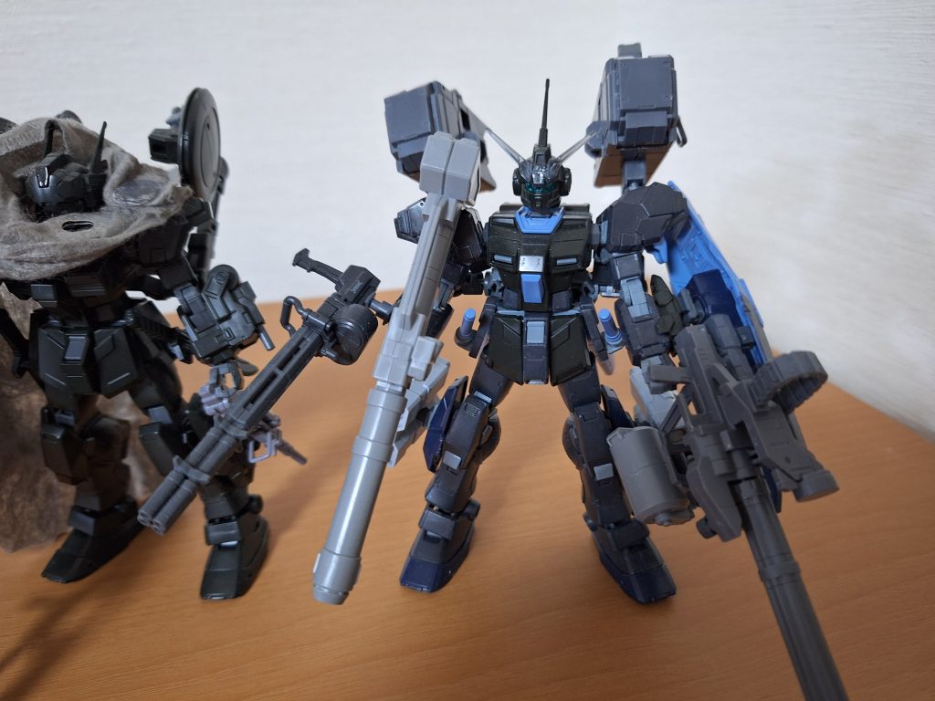 ペイルライダー特戦中距離支援仕様です。各ライダーオリジナルの４機体と異なり、黒がメインカラーで、各機体名の色は差し色となっています。