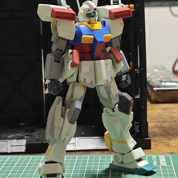初投稿です！ホントに久しぶりに作成始めたので素組みで良いと思っていたのが、何故かミキシングビルドになって大事にw他のGM3ビルダーの方を参考に、何とか理想のGM3になってきました！！GM3は大好物なので何とか完成まで持っていきたいと思います！（5枚目）