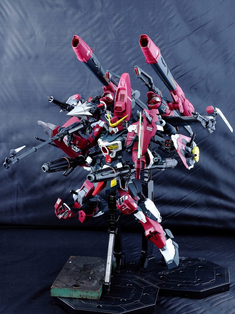 マルチロックフルバースト火器担当するパイロットが入れば別だが、並のコーディネーターでは、マルチロックシステムを上手く扱えない