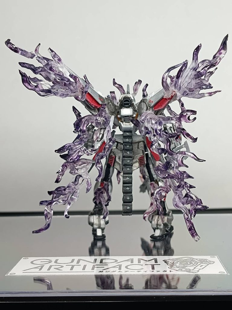 強制冷却カートリッジ背部に装填されており、使用後は排莢される。ファントムライトの使用時間を延長するための策として採用されている。ファントムでは1発しか装填されていなかったが、本機ではベルトマガジン状に多数が繋がれ使用回数が増加されている。