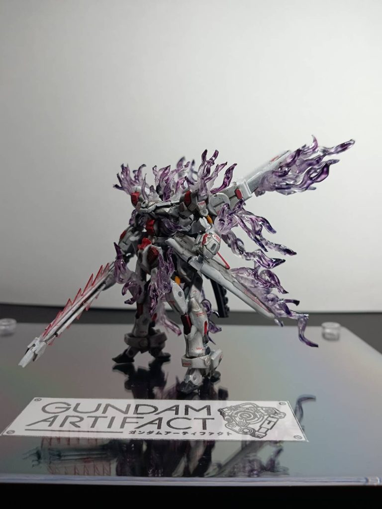 ファントムライトのエフェクトは100均のプラ板を炎の形状に切り、ロウソクで炙り、ひねったり伸ばしたりしながらなんとなく形状を整えて、切ったり削ったりして修正、出来上がったものを切ったり貼ったりしながら盛るといった感じでした。