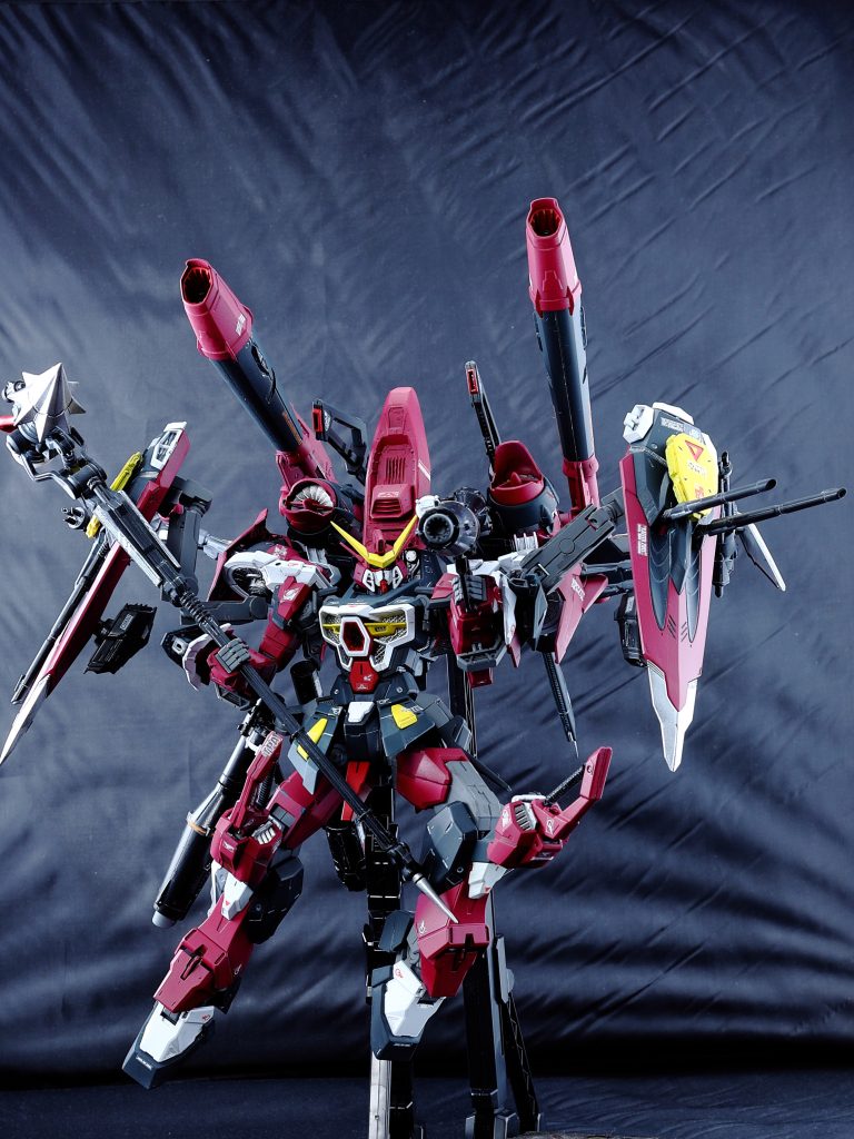 トーデスブロックはサイドアーマーに懸架されているケーファーツヴァイはアームで自由に動かせ、ゲシュマイディッヒ・パンツァーを搭載しておりビームを反らす事が出来る