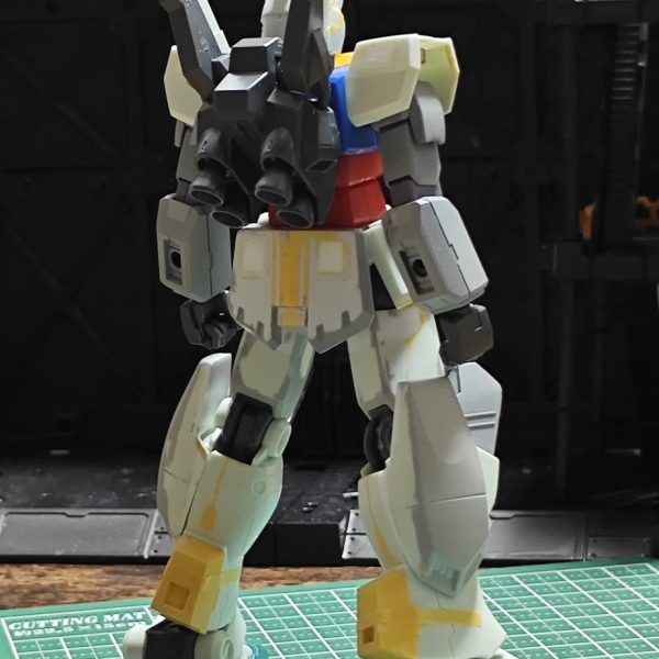 初投稿です！ホントに久しぶりに作成始めたので素組みで良いと思っていたのが、何故かミキシングビルドになって大事にw他のGM3ビルダーの方を参考に、何とか理想のGM3になってきました！！GM3は大好物なので何とか完成まで持っていきたいと思います！（3枚目）