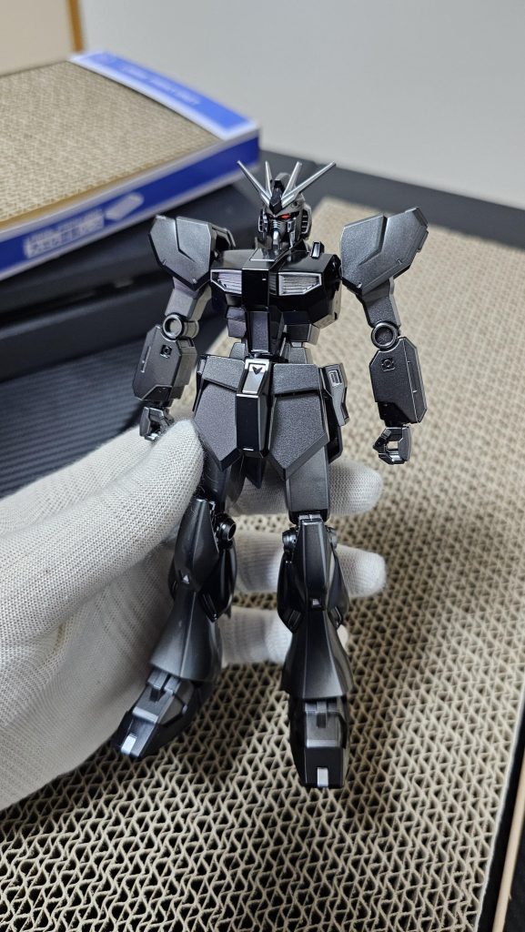 本体完成時。ガイアのクリアブラックはかなり色薄いです。自分でも驚きですがちゃんと色出るまで吹いたところ、他のクリアの倍は消費しました。この子でクリアブラック1瓶使ってますw多分途中で塗り終わってはいたのでしょうがとにかく分かりにくいですw使用の際はご注意下さい。