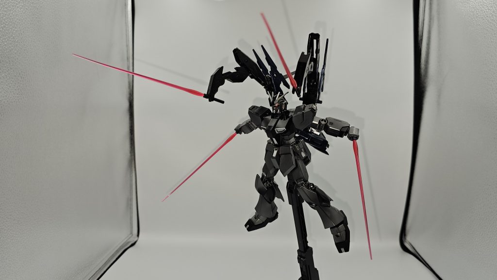 サブアーム展開、4刀サーベル。ただのブースターだと味気ない気がしたのでサブアームが展開出来るパーツで制作しましたw