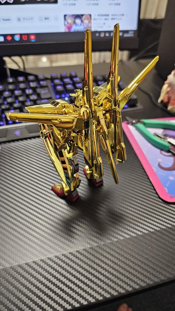 いいですねぇメッキ。幾つかメッキのキット保有していますが今回が初メッキ組み立てでしたwさすがに良い方を練習無しで行うのは怖いですからねw