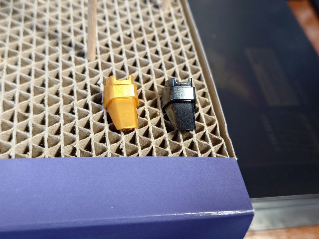 クロームシルバーに、クリアレッドにて塗装。キャンディレッドにしてみました。