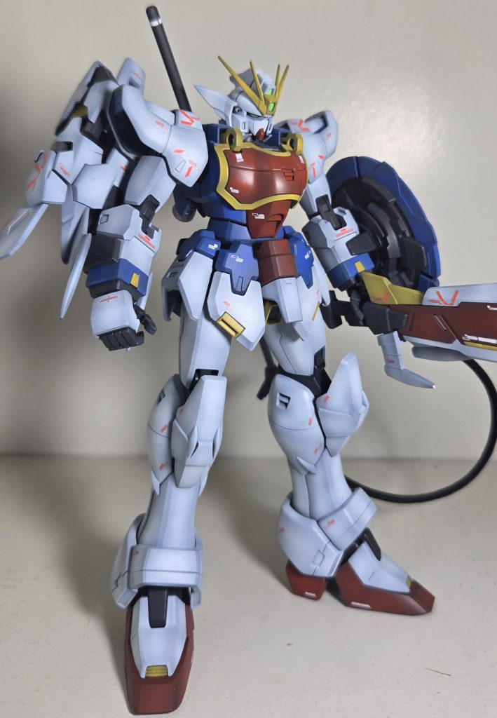 前回のジムⅢと同じように、下地黒のなんちゃってシャドー塗装にしてみました。(重みがあって最近のお気に入り塗装w)