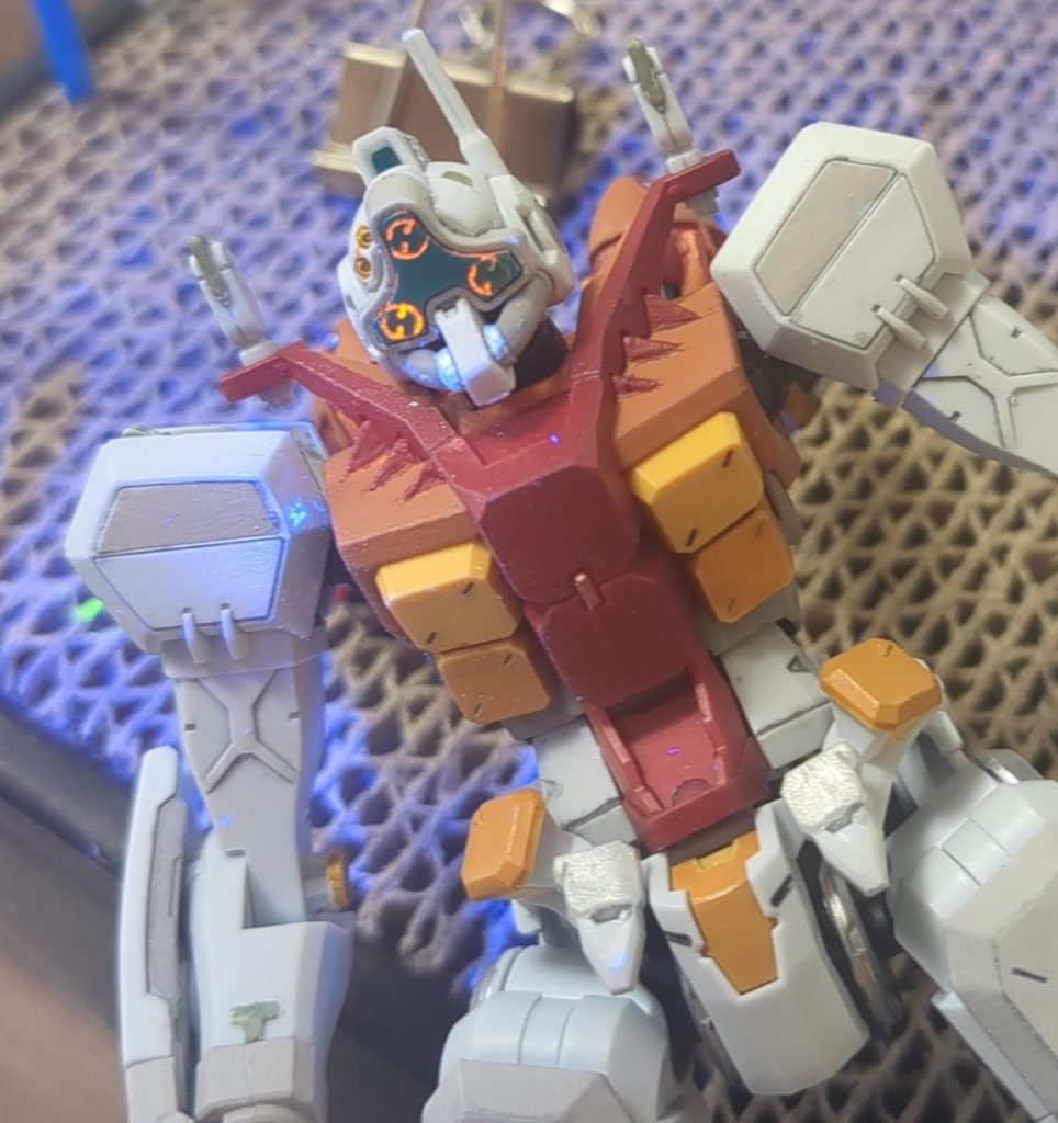 エナメル仕込みのファーストカット。光り方がイマイチだったため、透明デカール方式に変更