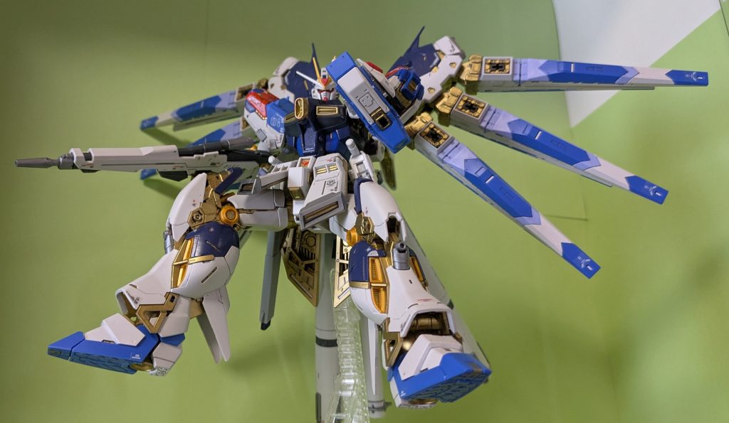 Hi-νガンダム・シュミレーションフィクション別名Hi-νガンダムSFアムロが無理言ってアストナージに作らせたイマジナリーMS。その性能はぶっちゃけその辺の厨二病男子からも「お前疲れてるんだよ」とドン引きして気を遣わされるレベルのトンデモスペックである。