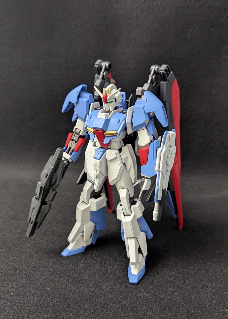 立ち姿使用したキットはゼータ、パーフェクトストライクフリーダム、AGEFX、ガンダムルブリス等です背中の大きなウイングスタビライザーで飛行能力と高い機動力を誇りますちなみに変形はしません