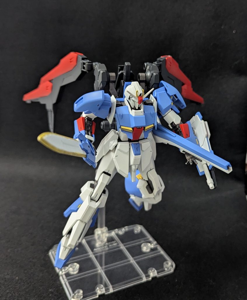 ロングレンジキャノンは下からせり上がって撃ちますなおクラウ・ソラス抜刀時はバックパック中央にライフルをマウントできます