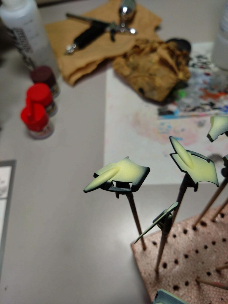 黒サフの上にハイライトでイエロー吹いて、カーモデルみたいな発色目指しました。