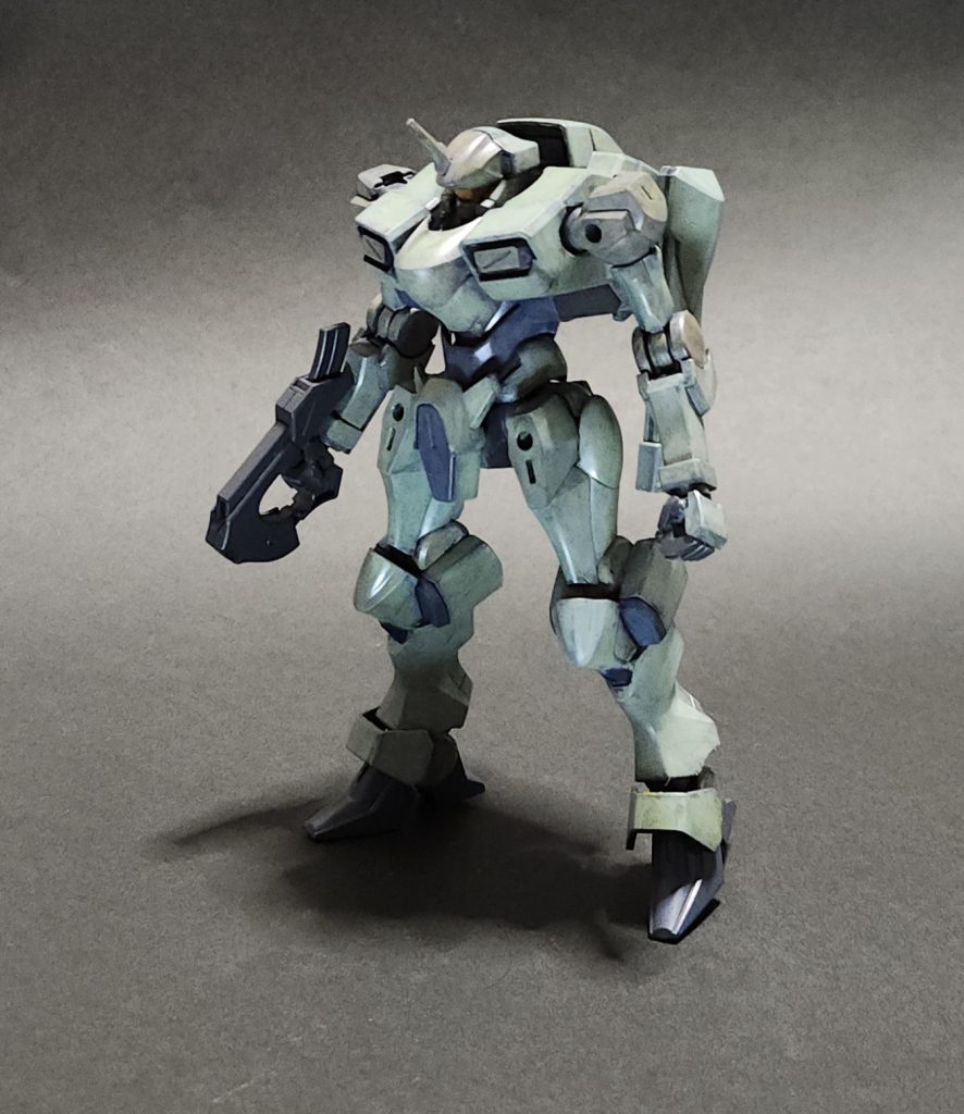 明かり調整して色味を分かりやすくしたバージョンです。今回はエナメルのドッティングに挑戦しましたが、全部まざってしまったので研究が必要です