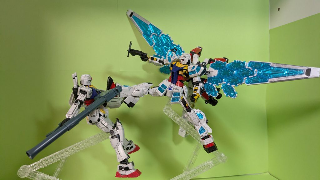 白いガンダム「甘いな、こうするのさ!」万博ガンダム「ウボァ!(またかよ!)」