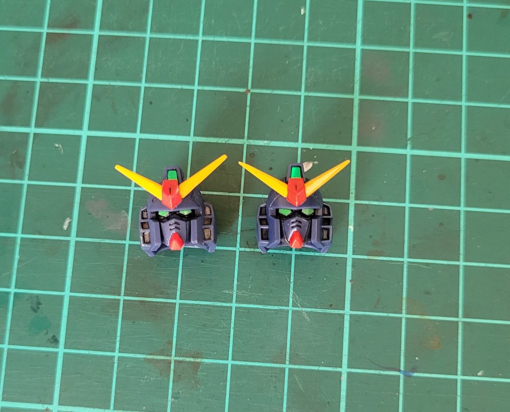 左(前作)、右(改造後)。顔の改造を頑張ってみました。もともとのつぶらな目を削り取って、プラ板で作り直しました。クチの横の縦ラインも埋めて彫り直しています。さらにイケメン度上がったかな?