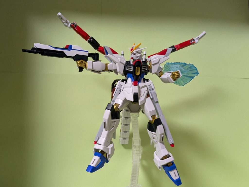 原点回帰(エールストライクガンダム)。グラスフェザー、エールストライカーに似てたから赤く塗っちゃったw 以下はオマケ