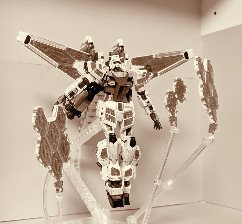 かくして、白いガンダムは宇宙の彼方にふっとんで星になった…なお、最後の通信が↓白いガンダム「爆発オチなんてサイテー!」 ※良い子のみんなはこんな奪い方しないでね。約束だぞ!