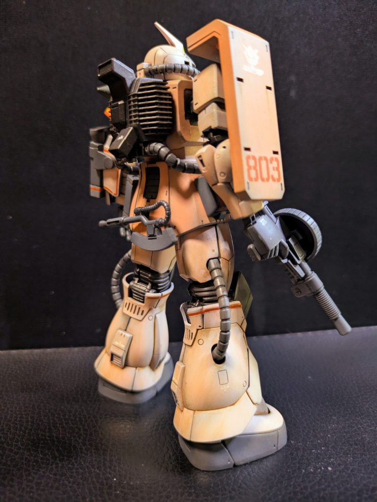 オリジンザクなので可動、分割は文句無しですね。塗装はデザートカモフラージュ調で全塗装後にウォッシングと軽ウェザリングです。