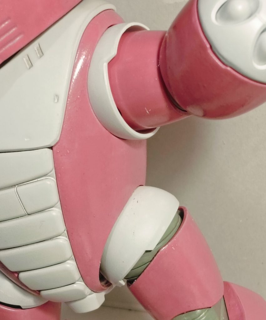 腕足の付け根の装甲と胴体間のクリアランスが無いためそのままだとゴリゴリ削れます、足については軸にポリキャップを追加してスキマができるようにしました