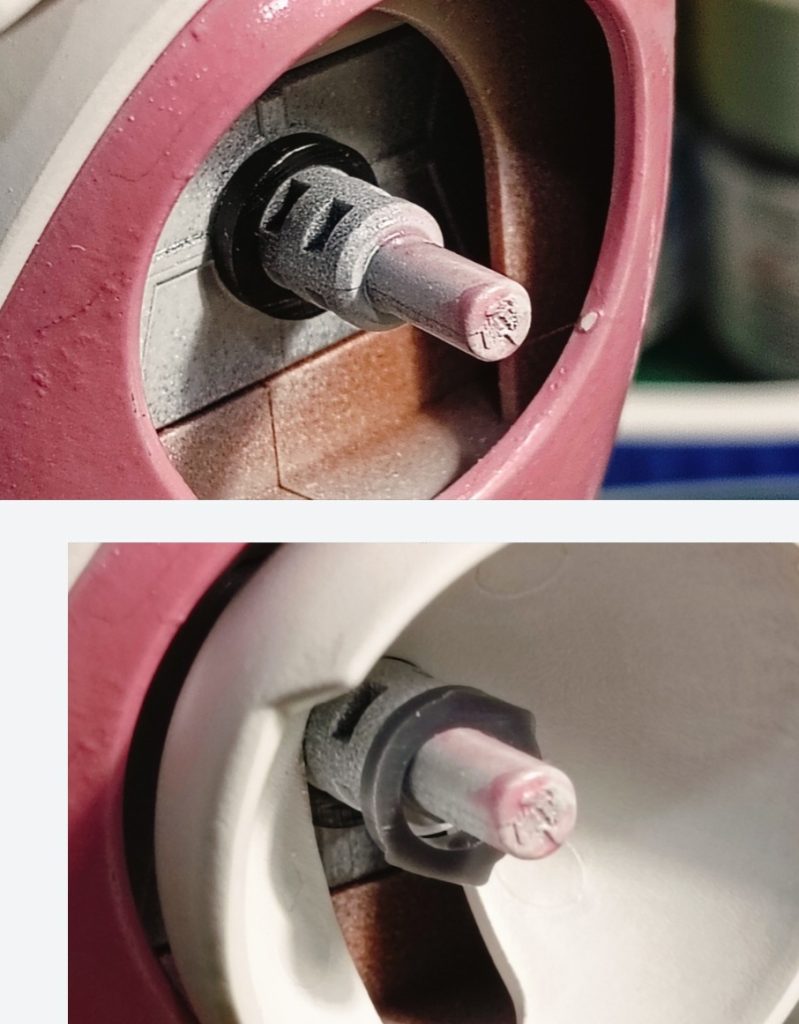 腕の付け根装甲は「腕と胴体で挟むだけ」で腕の動きに関係なくフリーに動くという構造です こちらは装甲の前後にポリキャップを挟んでスキマを作りましたそれでも塗装が持っていかれる(泣)