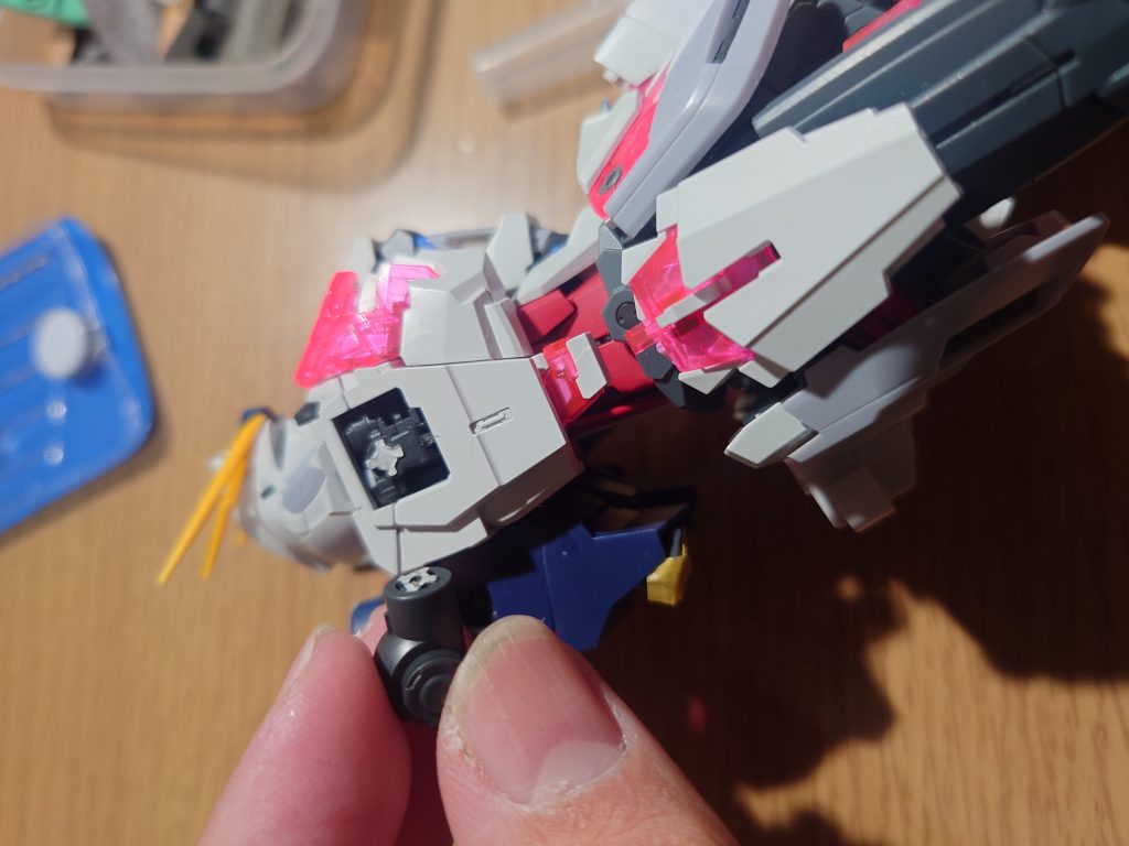 アクシデント②:塗装前の動作確認時に関節がポッキリ折れました