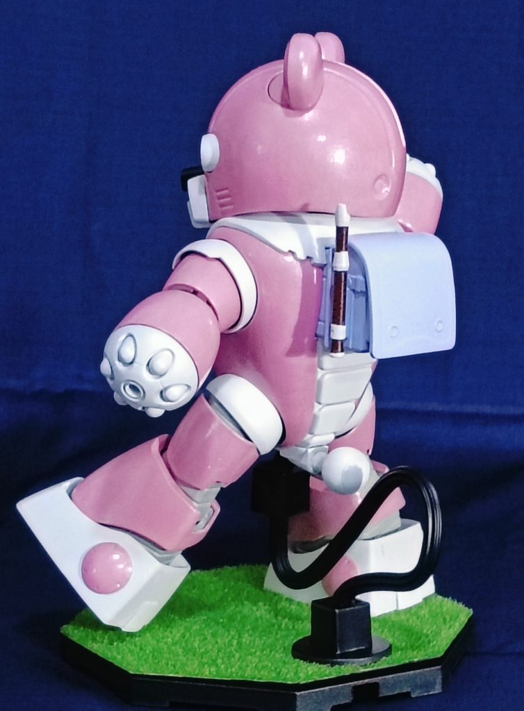 ピンクサフをケチる、メラミンスポンジでポンポン塗装したため粉で塗装面が荒れに荒れる、ツヤ消し仕上げが急遽ツヤありに変更など減点理由ははっきりとしています カクニンハダイジデスネ