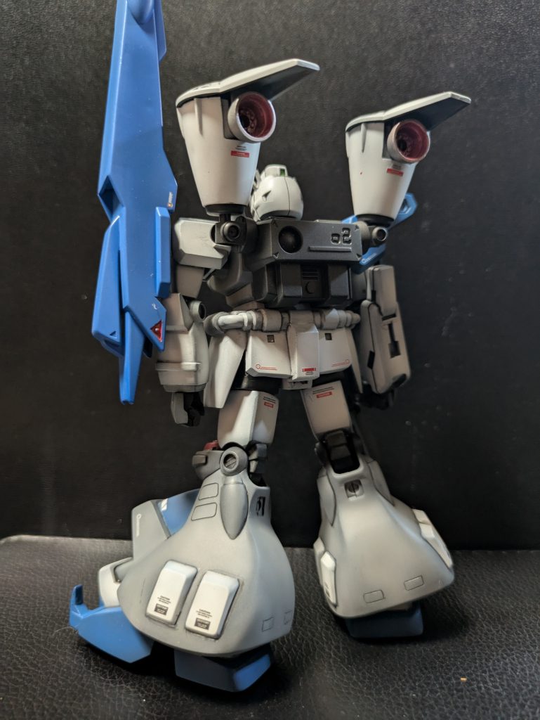 とりあえず、組んでみました!なんでGディフェンサーのポンツーンが?サイドポンツーンアーマーってシールドじゃないんですか?って感じですかね。予備のステイメンの頭部とGディフェンサーのパーツも使ってみました!太腿にロール軸追加、延長しました。さすがに旧キットのサイサリスの頭部は無理でした。