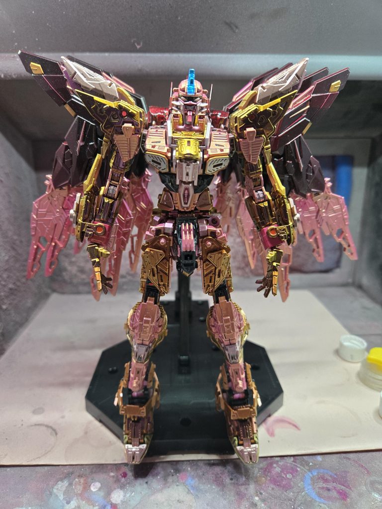 フレーム前面前回の失敗を踏まえてマゼンタゴールドはマジョッコを使用メッキゴールド部分は下地ホワイトでガイアノーツドモモホワイトゴールド部分は下地グレーでスーパーピンクゴールドメタリックゴールド本体フレーム部は下地ホワイトでマジョッコマゼンタゴールドメタリックゴールド間接部分やバックパックとドラグーンは下地レッドでガイアノーツ姫ナデシコカッパーゴールド部分は下地ブラウンでガイアノーツマゼンタゴールドこんな感じでフレーム部は塗装しましたマジョッコも塗りすぎるやマスキングしないと厚みで色々不具合が出るので次使う時に注意しないとダメだなと