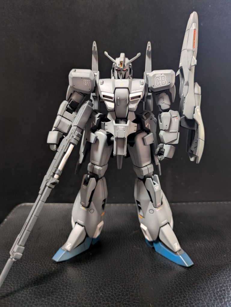 A1はグレーは明るめ、ブルーは濃いめにしてあります。ユニコーンの劇中イメージを意識してちょっとだけサンドイエローも混色してグラデーションかけました。