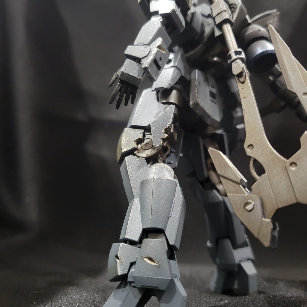 壊し過ぎないように、あくまで被弾したけどまだピンピンしてるって感じにしました