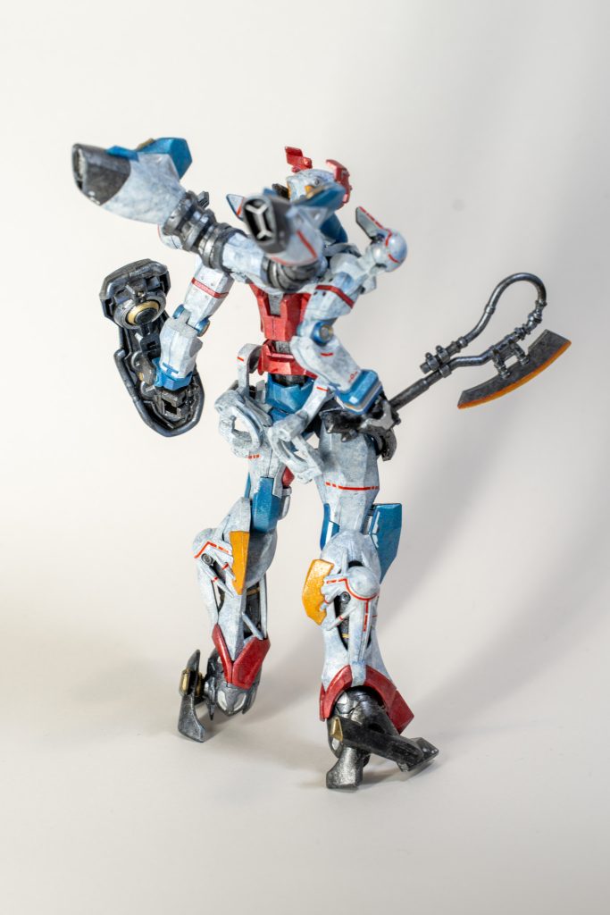 鮮やかさを意識して全体はシャインシルバー下地に白色は青→白、その他の色は同系色で2色以上重ねましたデカールは増し増しで！