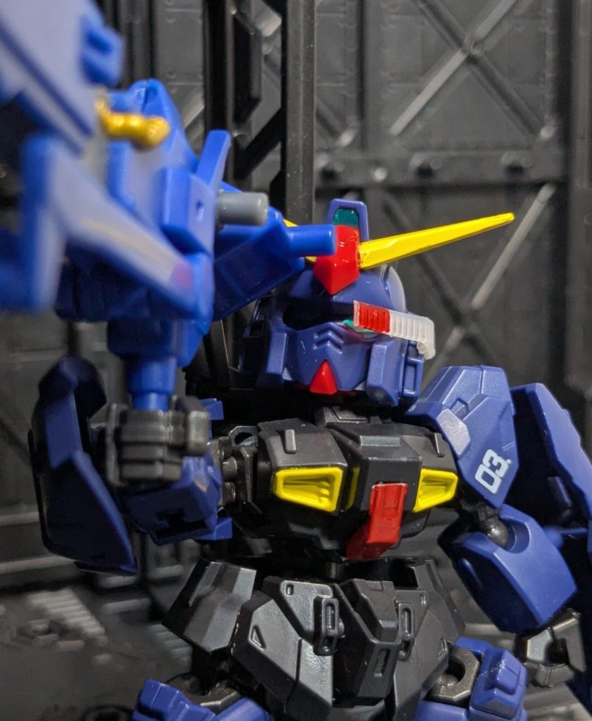 ゴーグルをつけるとより狙撃型ぽく見えます。