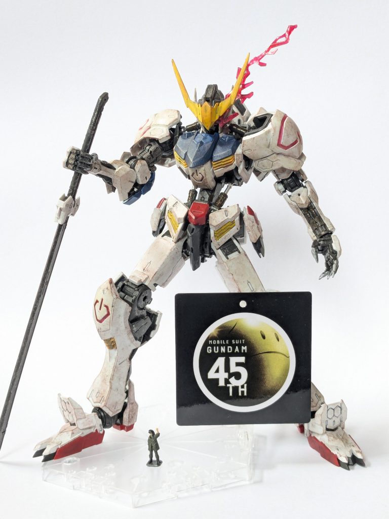 今年はガンダム45周年なのでオリジナル台座も作ってみました(gandam1)