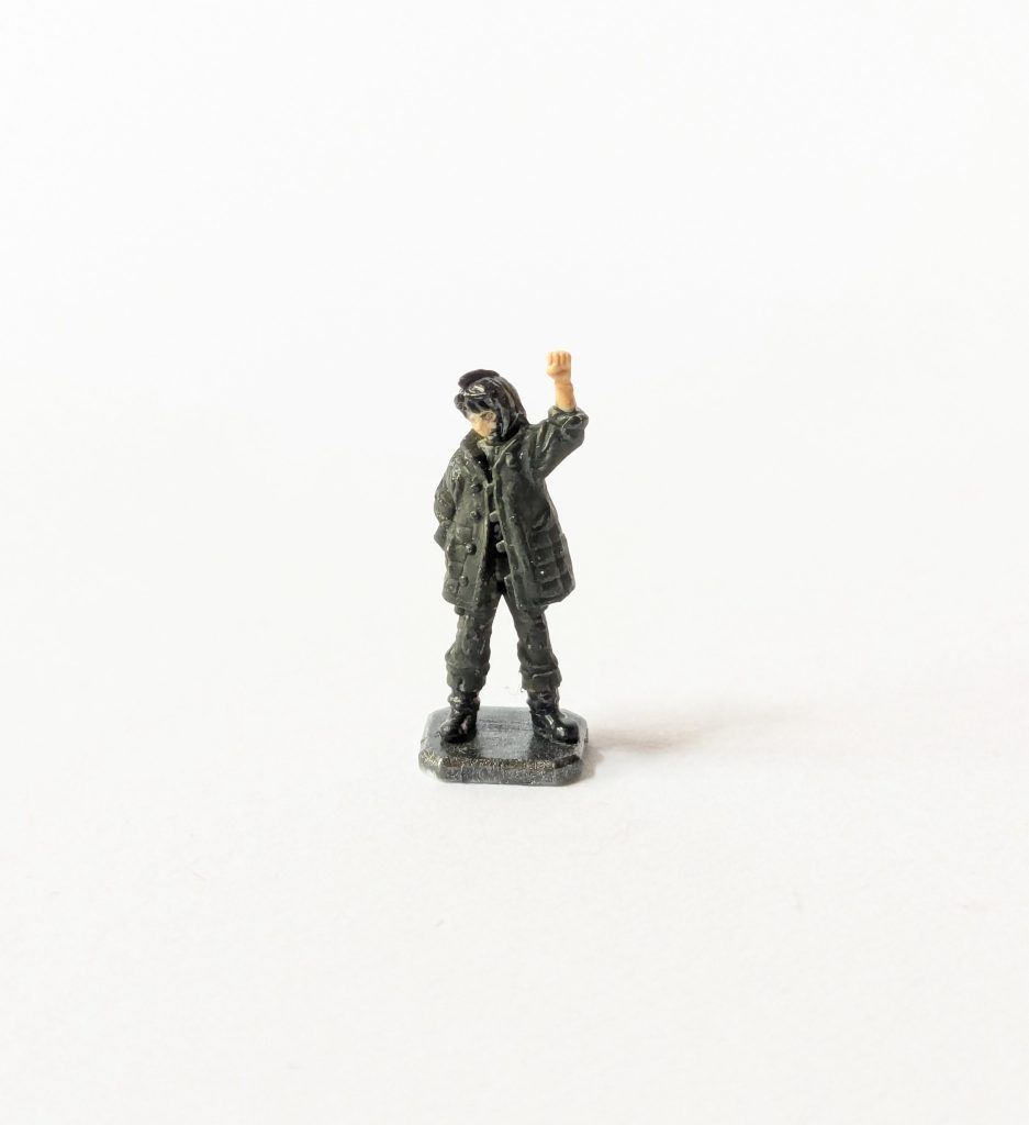 今回はMGということで三日月も制作しました。初フィギュア塗装で上手くできたか分からないですが自分の中では大満足です。