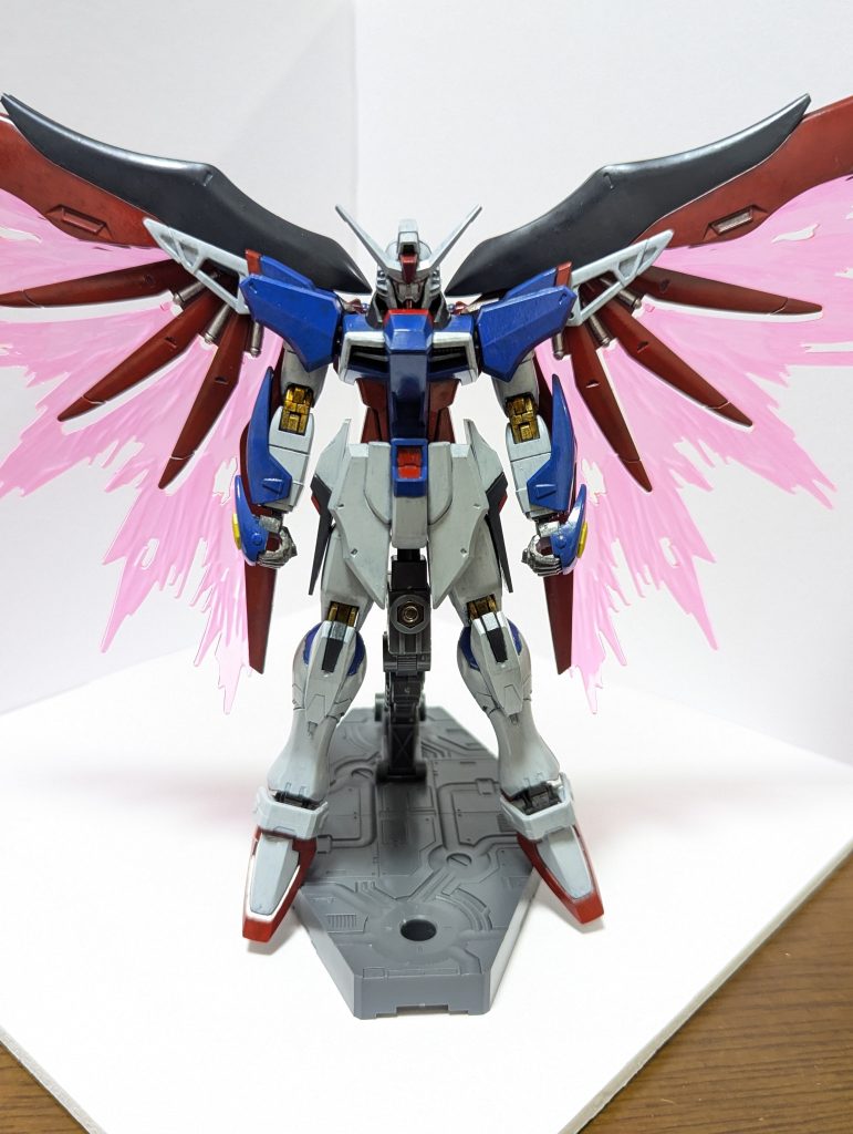 最新キットではありますが、やろうとすると結構色んなところに塗り分けポイントがあって、部分塗装でもかなり楽しめそうですね!ゼウスシルエットもあったので、素組みから数えて約2ヶ月半もかかってしまいましたが、楽しく作れました!ここまで読んでいただきありがとうございました!🙇