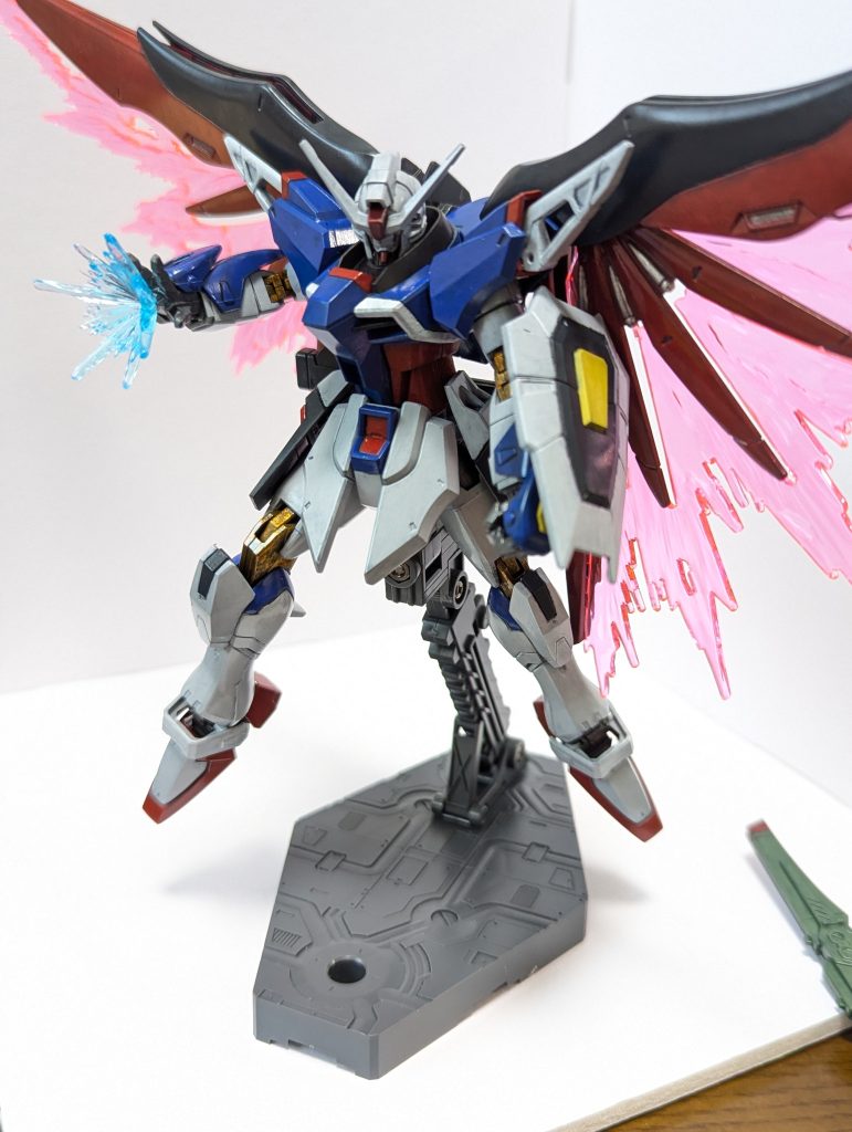 フレームは映画を見直すと赤というよりオレンジかなと思ったので、シルバーにクリアーオレンジを重ねてみましたが、マイフリみたいになっちゃった😌これはこれでかっこいいかなと思ってそのままにしています。