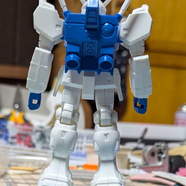 皆さんはじめましてあかねぞらと申します旧キットガンダムGP01ゼフィランサスの改修兼ねて製作していきたいと思います先ずは素組、改修箇所は顔、首位置、腰周りと脚の延長を予定しております進捗あれば随時投稿していきますのでよろしくお願いします😉（3枚目）