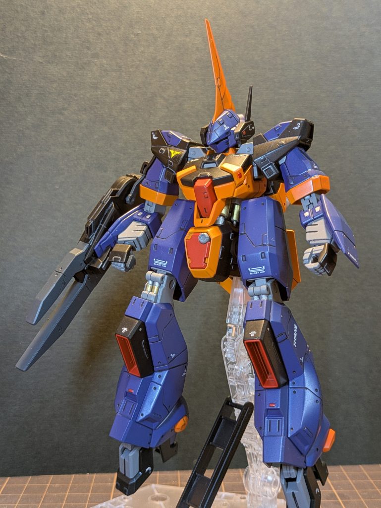 少し改造のような事にも挑戦してみましたあとはマークIIからのバーザムですから系譜好きな私はコックピットハッチの色は赤にしてみました