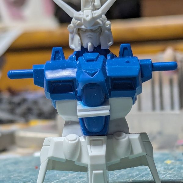 GP01改修加工進捗です頭部∶顔を分割して少し奥へ角度をつけて組み直しましたブレードアンテナ∶キットのままでは平べったくのっぺり感凄かったのでヤスリで削り込みました首周り∶仕込むポリキャップに合わせて首長さを削り調整腰周り∶全体的に2ミリ延長コックピットハッチも2ミリ延長して硬化後成形しようかとおもいますこれで上半身のバランス少しは調えたかと思います（6枚目）