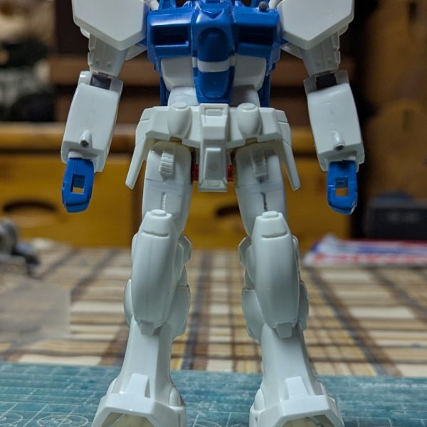 皆さんこんにちはガンダムGP01進捗です大まかではありますがなんとか形になってきました今後は表面処理、スジ彫りによるモールド追加、ハンドパーツの変更などやっていきます！（2枚目）