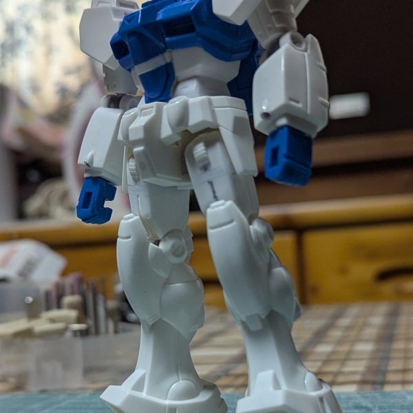 皆さんこんにちはガンダムGP01進捗です大まかではありますがなんとか形になってきました今後は表面処理、スジ彫りによるモールド追加、ハンドパーツの変更などやっていきます！（3枚目）