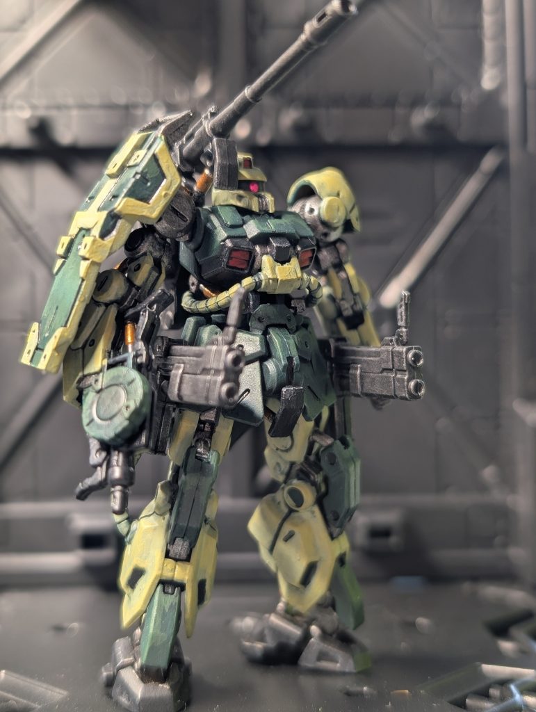 関節部分はシルバーで塗ってありますが写真を撮る時に光を当てすぎるとギラついてあまり良くないかな?難しいですね〜