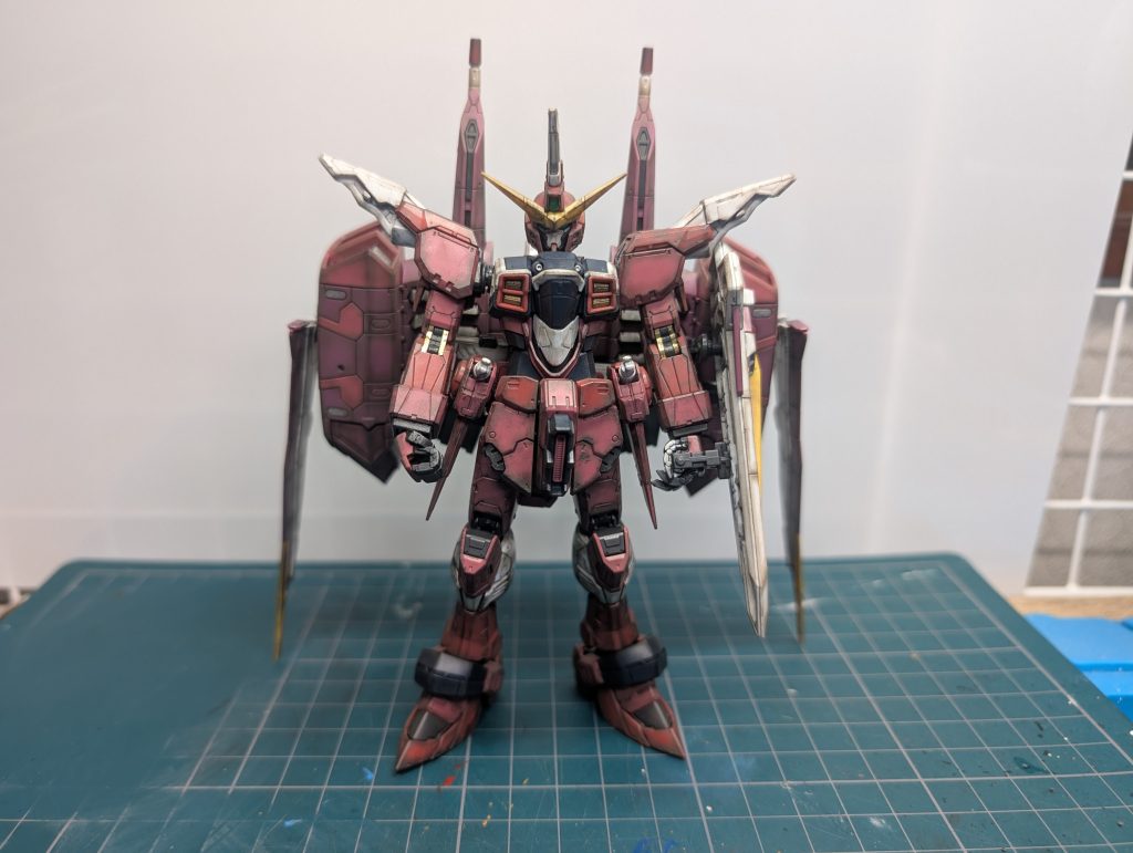 成型色、筆塗りで部分塗装とグラデーションになるようにウェザリングマスターでひたすらなすってました。