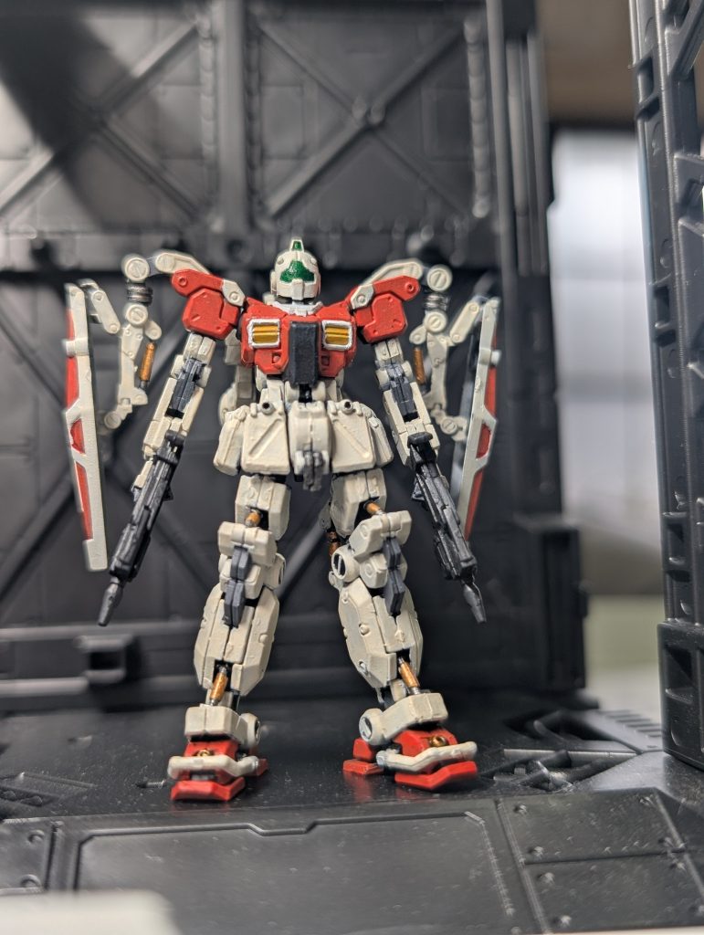 次に白色とオレンジを塗り、その上からベージュぽい白色と明るオレンジを重ね塗りしました