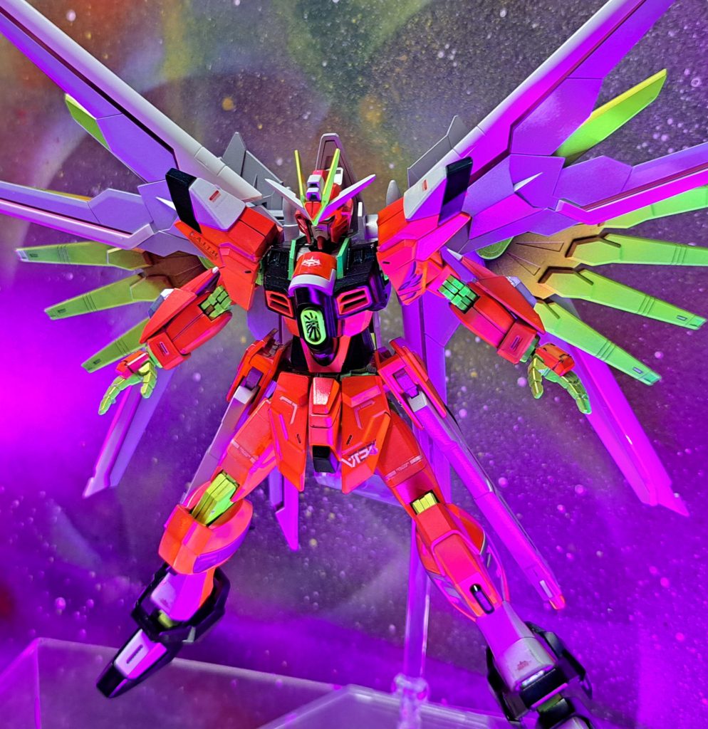 マイティ－ストライクフリ－ダム稼働限界を向かえたフリーダム弐式に、シヴァの短針投射システムがアスランを狙う。「…カガリ💓😘💓」アスランの妄想(ハレンチ）攻撃がシュラの脳裏に届く。「貴様！神聖な闘いの場でなんという破廉恥な妄想をッ！」あまりの衝撃に悲鳴を上げるうぶなシュラ。その隙にメイリンが搭乗するプラウドディフェンダーがフリーダム弐式のもとに辿り着く。「相対速度プラス1コンマ2軌道修正プラス3接続…エンゲージ！」マニュアル操作にて誘導、微調整を1人で行うメイリン。見事ドッキングに成功する。ヴァリアブルフェイズシフト装甲、推進剤を一瞬で回復したマイティ－ストライクフリーダム、ジグラートからビーム、ミサイルの一斉攻撃を受けるがナノ粒子を散布し無傷で受けきる。その間メイリンはフリーダムのコックピットに移動、アスランとの再会を果たす。